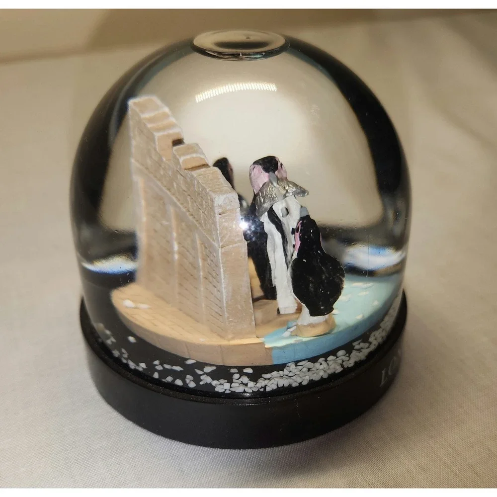 Mini Snow Globe Penquins Long‎ Island Aquarium